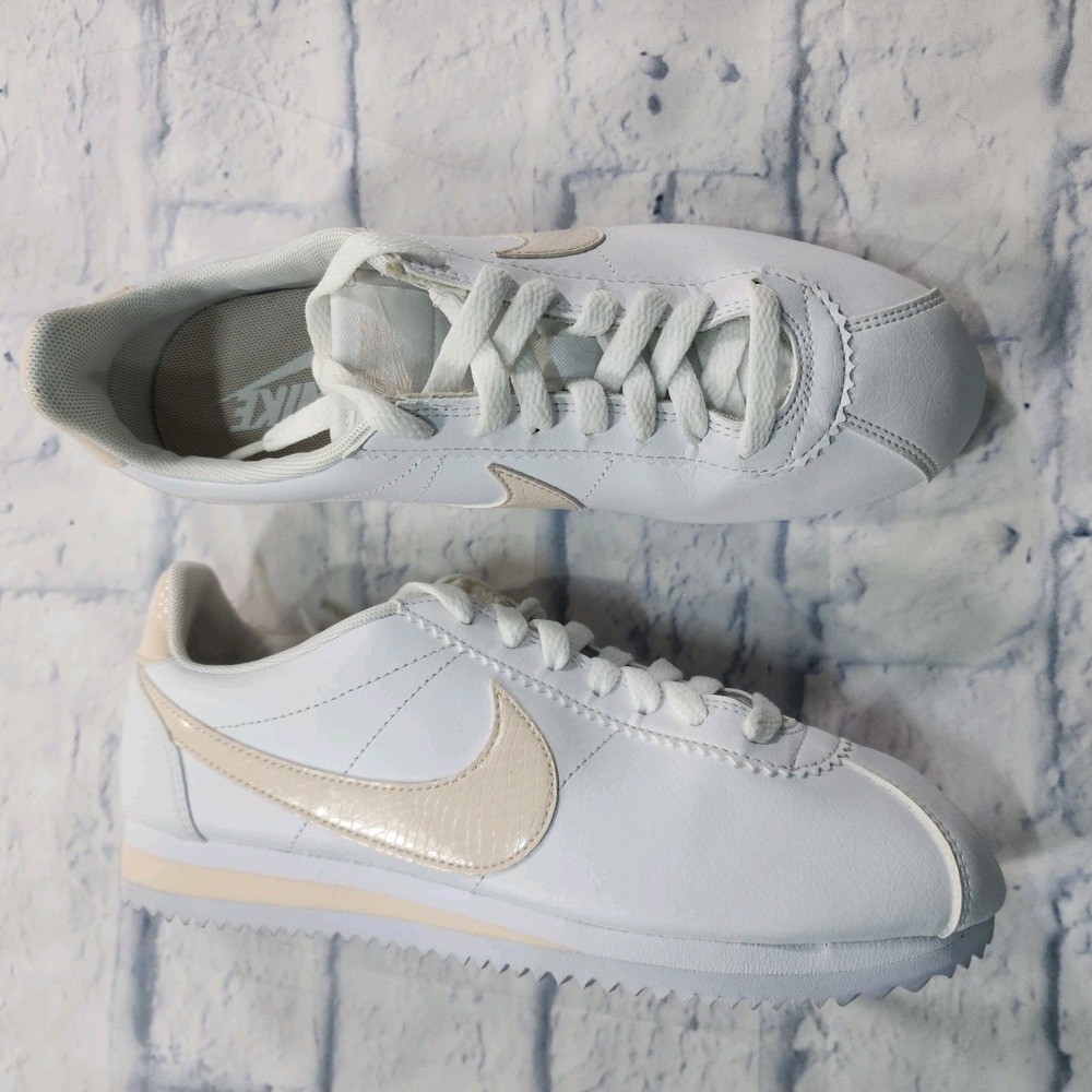 Nike Classic Cortez Leather WOMENS SIZE 7 White Guava Ice Sneakers 807471-101